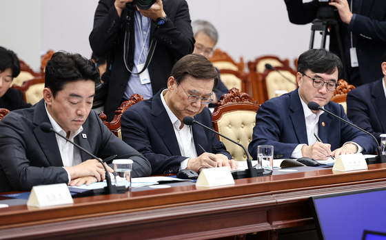 반부패정책협의회 참석한 이종석 국정원장