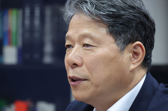 "정신질환 수용자 전문의 진료 의무화"…서영석 의원 법안 발의