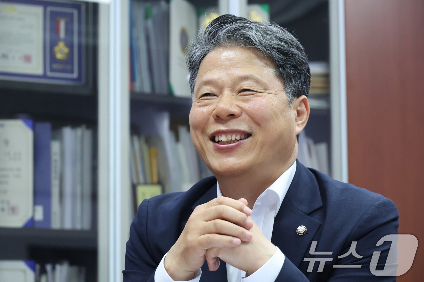 본문 이미지 - 국회 보건복지위원회 더불어민주당 간사인 서영석 의원은 지난 21일 뉴스1과 인터뷰에서 임신중지약 도입과 관련 "불법 유통되는 현실이 오히려 국민 건강을 해치는 만큼 형법과 모자보건법을 정비하고 임신 주수 등 사회적 합의가 필요한 기준을 국회가 정리해야 한다"고 강조했다. ⓒ 뉴스1 신웅수 기자