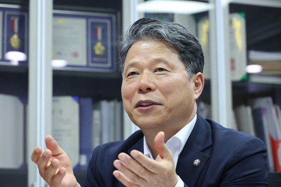 "실제 검체검사 수행한 기관에 비용 직접 지급"