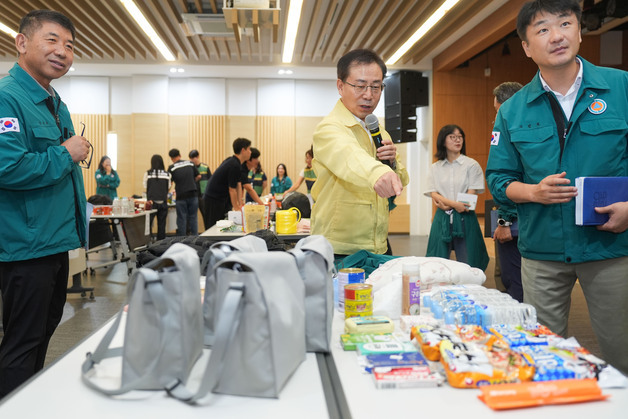 "비상시엔 이것만"…강원교육청, 비상용 배낭꾸리기 경연대회
