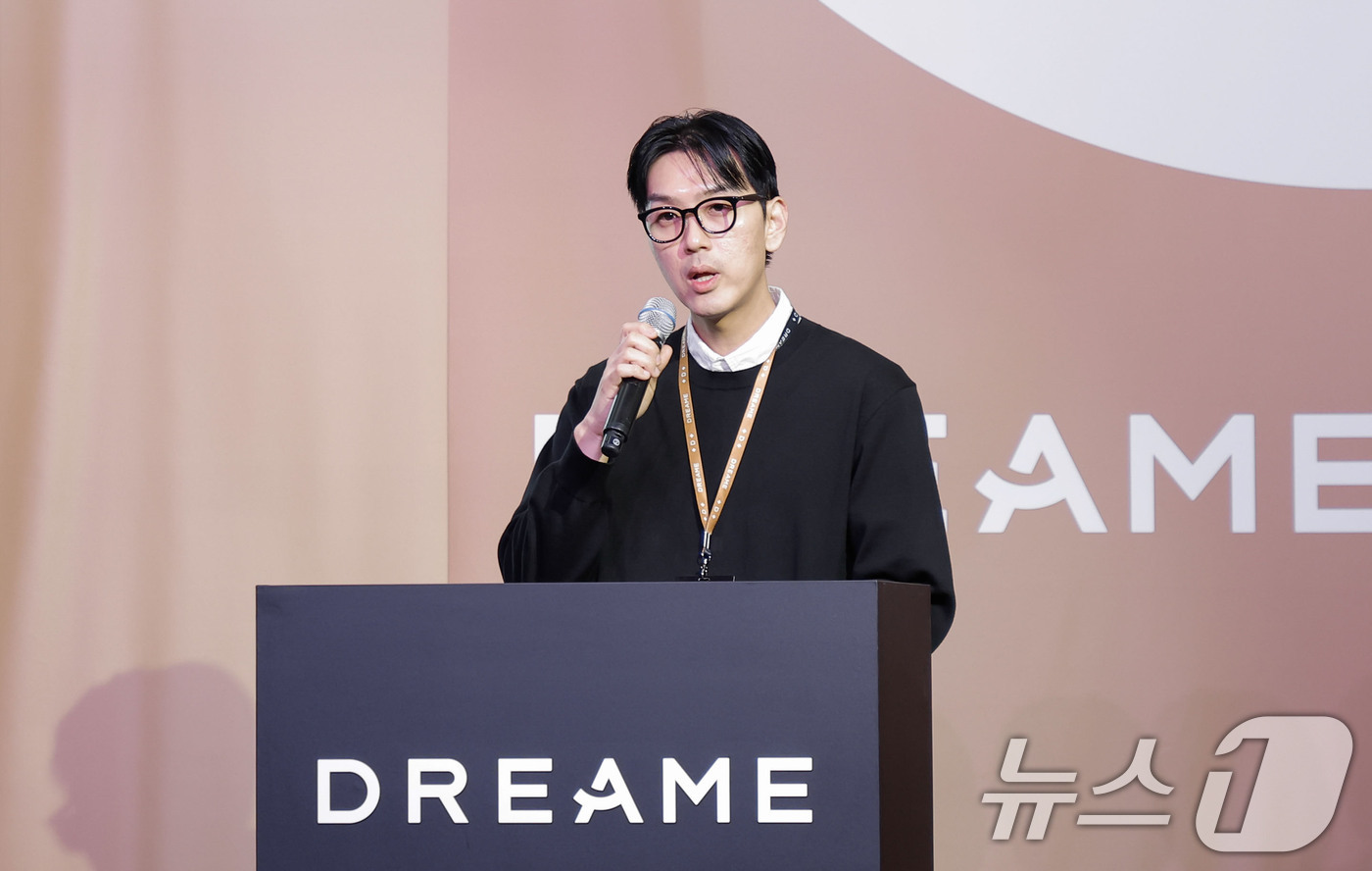 (서울=뉴스1) = 김명환 드리미코리아 한국 마케팅 총괄 이사가 21일 오전 반포한강공원 가빛섬에서 열린 '드리미 인 서울' 행사에서 브랜드 현지화 전략을 발표하고 있다. (드리미 …