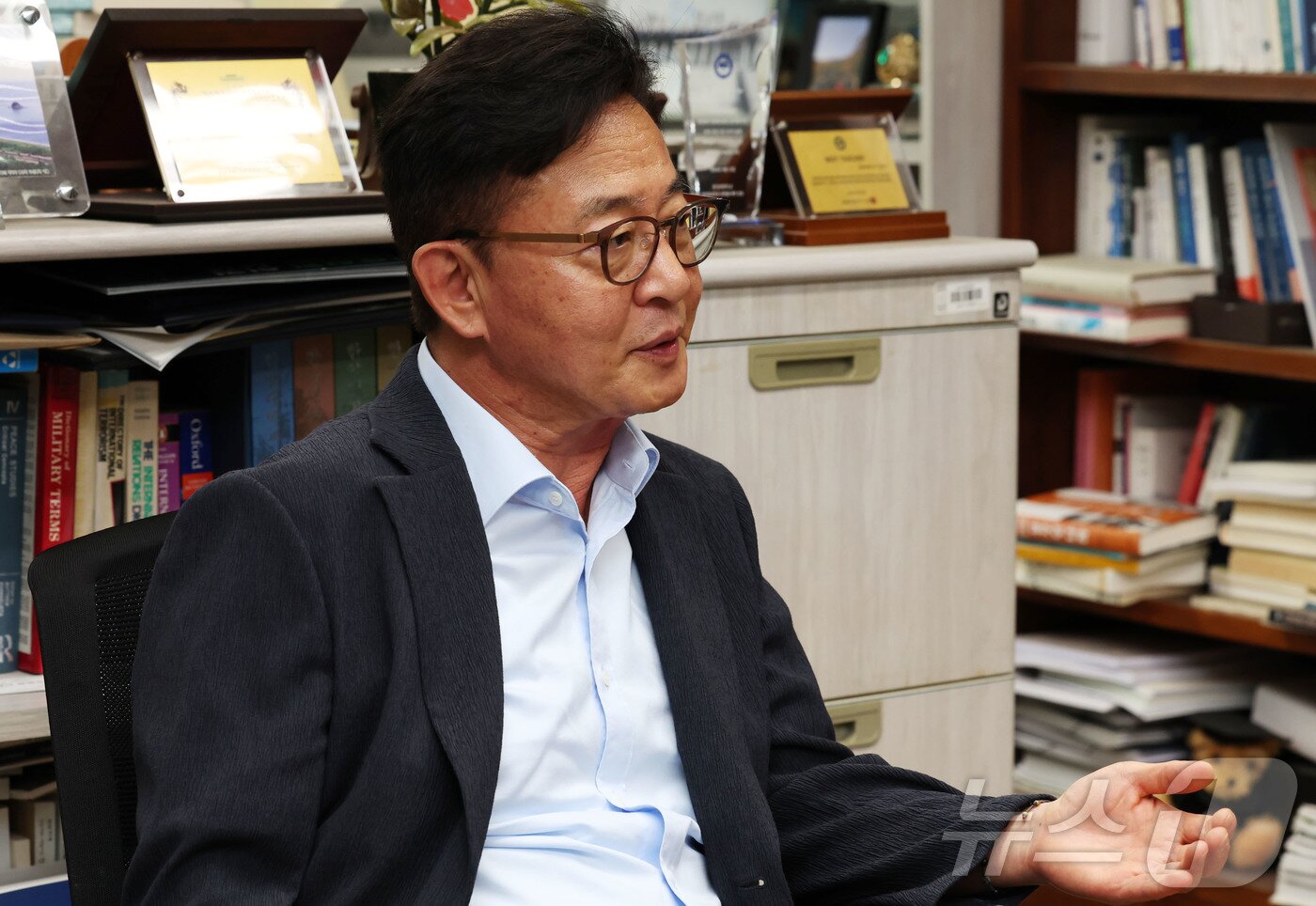 본문 이미지 - 홍용표 한양대 정치외교학과 교수는 현재 북한의 외교 기조에  대해 "한국을 빼고 미국과만 대화하겠다는 것"이라며 북한의 최종 목표는 '핵보유국 인정'이라고 진단했다. ⓒ 뉴스1 이종덕 기자