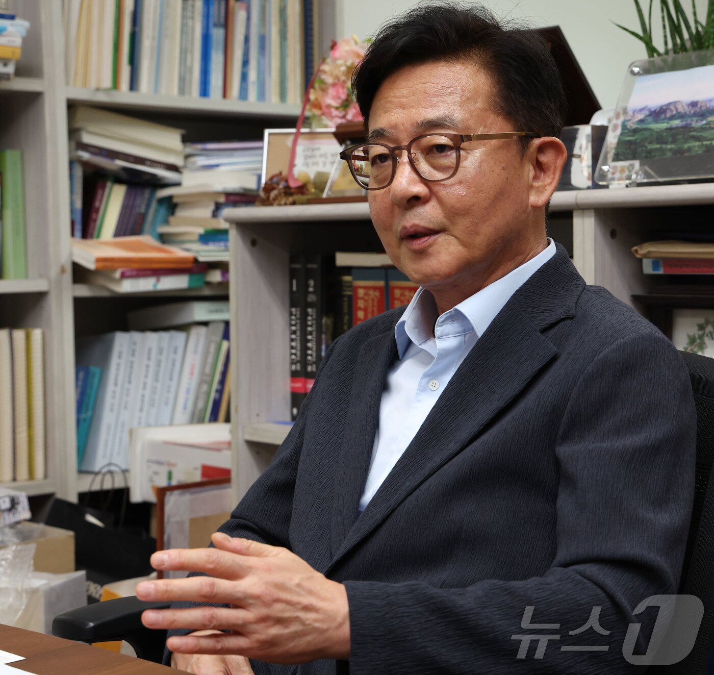 본문 이미지 - 홍용표 한양대 정치외교학과 교수는 "정부의 대북정책의 목표를 보다 선명하게 설정하고, 이에 대한 국민의 지지를 받아야 향후 협상력도 높아질 것"이라고 제언했다. ⓒ 뉴스1 이종덕 기자