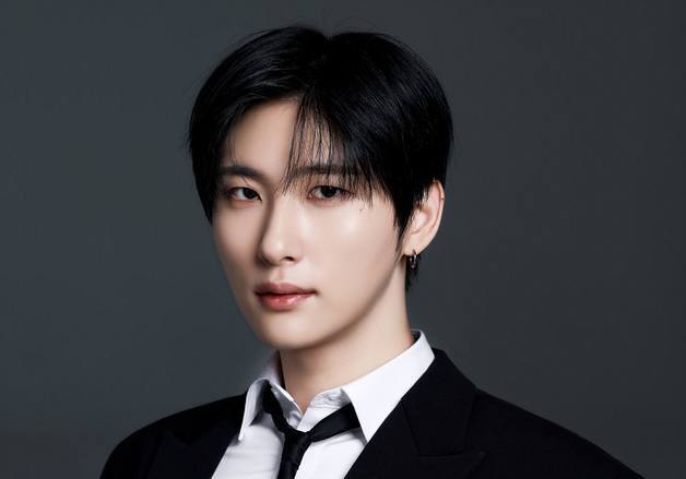 크래비티 우빈, 뮤지컬 '카페인' 첫 공연 성황 "긴장…팬 덕분에 힘내"