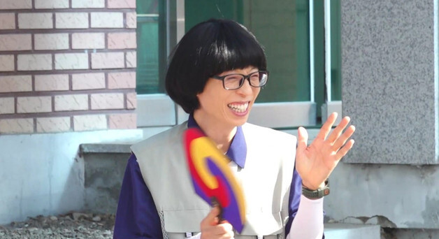 유재석, 모니터 12개설 진실 밝힌다…"핫하고 대세인건 안봐"