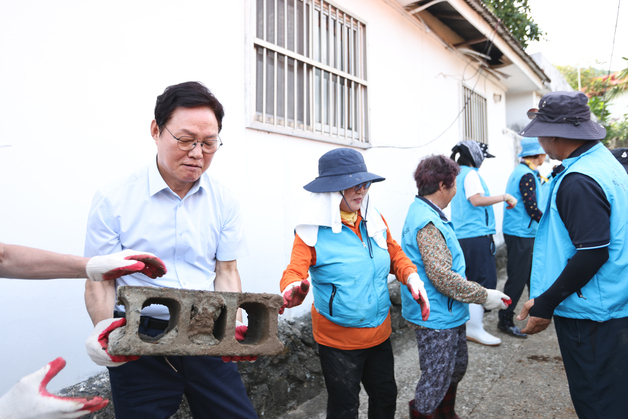 박완수 지사 거제 수해복구 현장 찾아…"일상 회복 끝까지 살필 것"