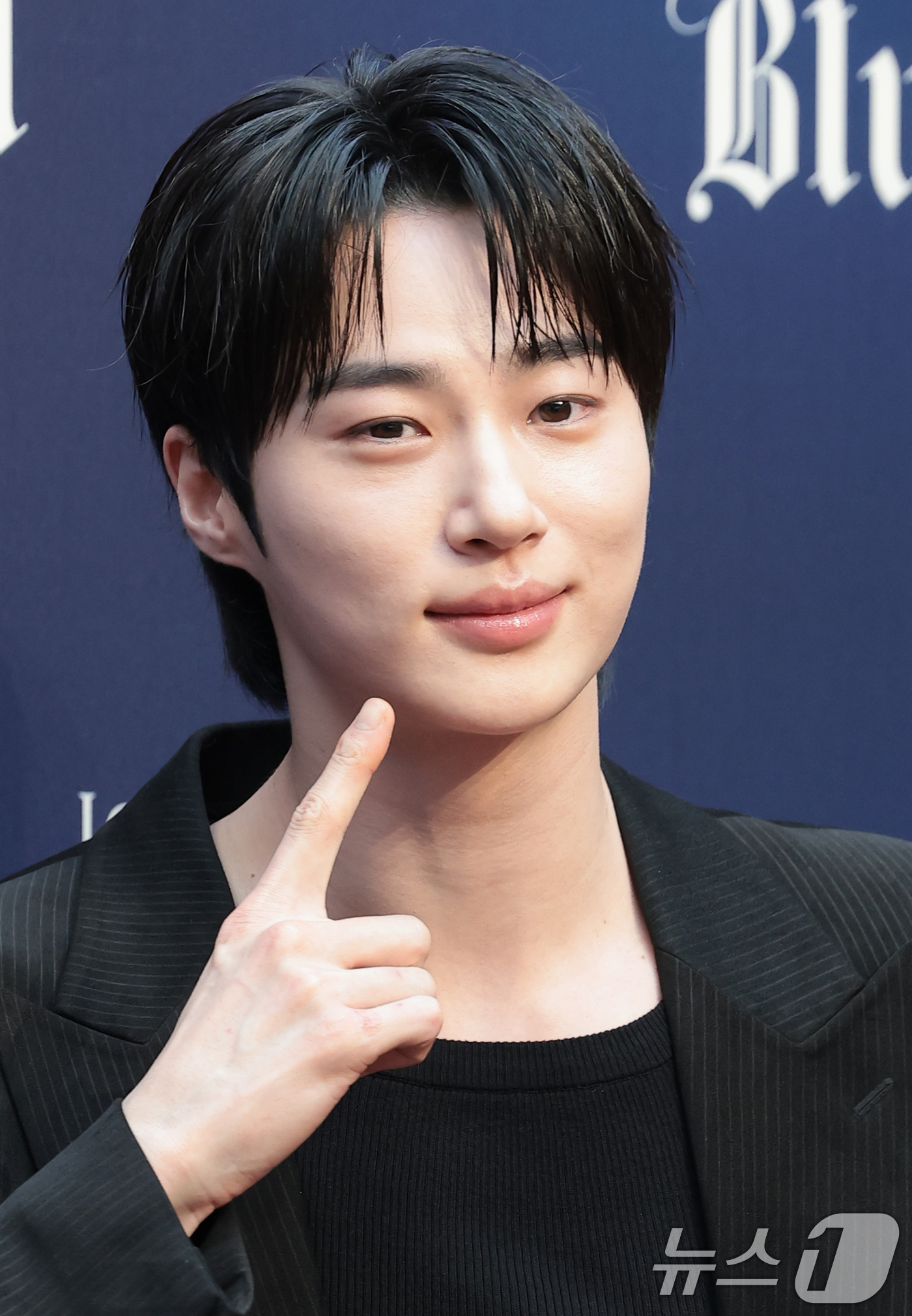 (서울=뉴스1) 권현진 기자 = 배우 변우석이 21일 서울 용산구 한남동 낫배드커피 한남에서 열린 조니워커 ‘더 블루로드:루트 투 석세스’ 팝업 오프닝 행사에 참석해 포즈를 취하고 …