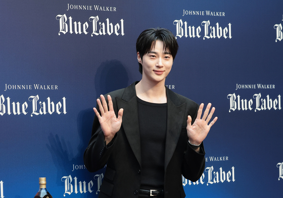 변우석, 한남동 뜬 문짝남친