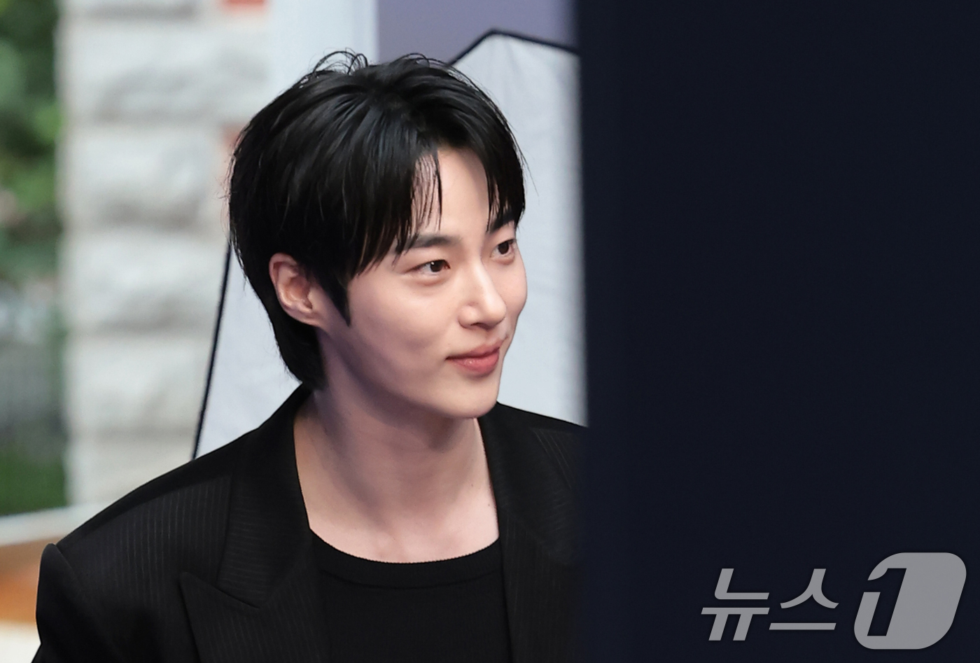 (서울=뉴스1) 권현진 기자 = 배우 변우석이 21일 서울 용산구 한남동 낫배드커피 한남에서 열린 조니워커 ‘더 블루로드:루트 투 석세스’ 팝업 오프닝 행사에 참석하고 있다. 20 …