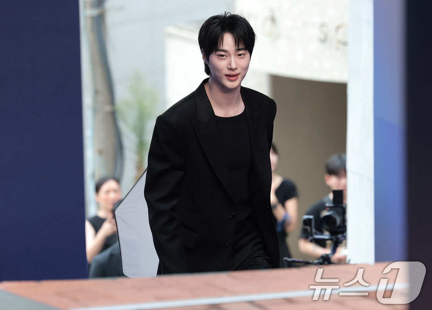 (서울=뉴스1) 권현진 기자 = 배우 변우석이 21일 서울 용산구 한남동 낫배드커피 한남에서 열린 조니워커 ‘더 블루로드:루트 투 석세스’ 팝업 오프닝 행사에 참석하고 있다. 20 …
