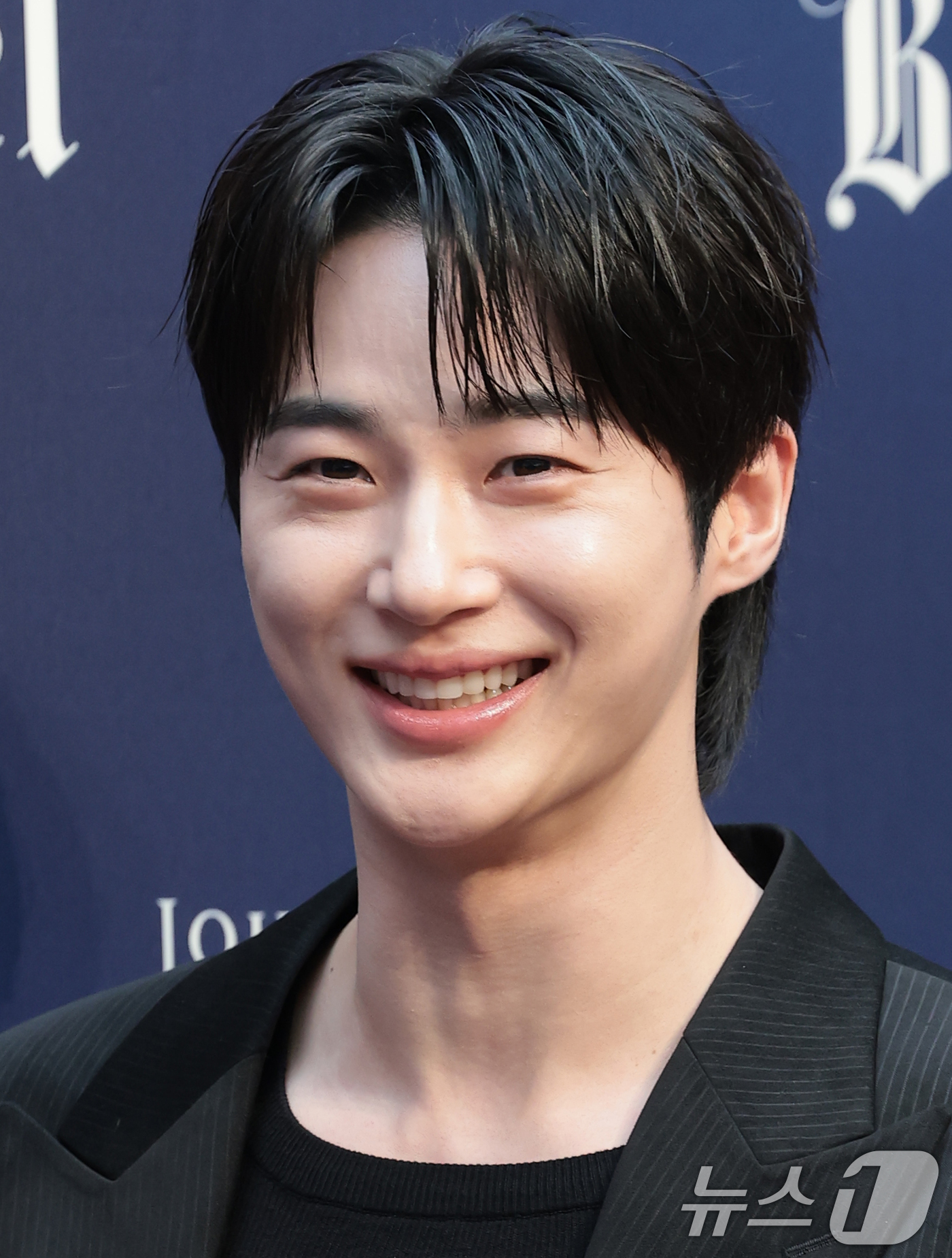 (서울=뉴스1) 권현진 기자 = 배우 변우석이 21일 서울 용산구 한남동 낫배드커피 한남에서 열린 조니워커 ‘더 블루로드:루트 투 석세스’ 팝업 오프닝 행사에 참석해 포즈를 취하고 …