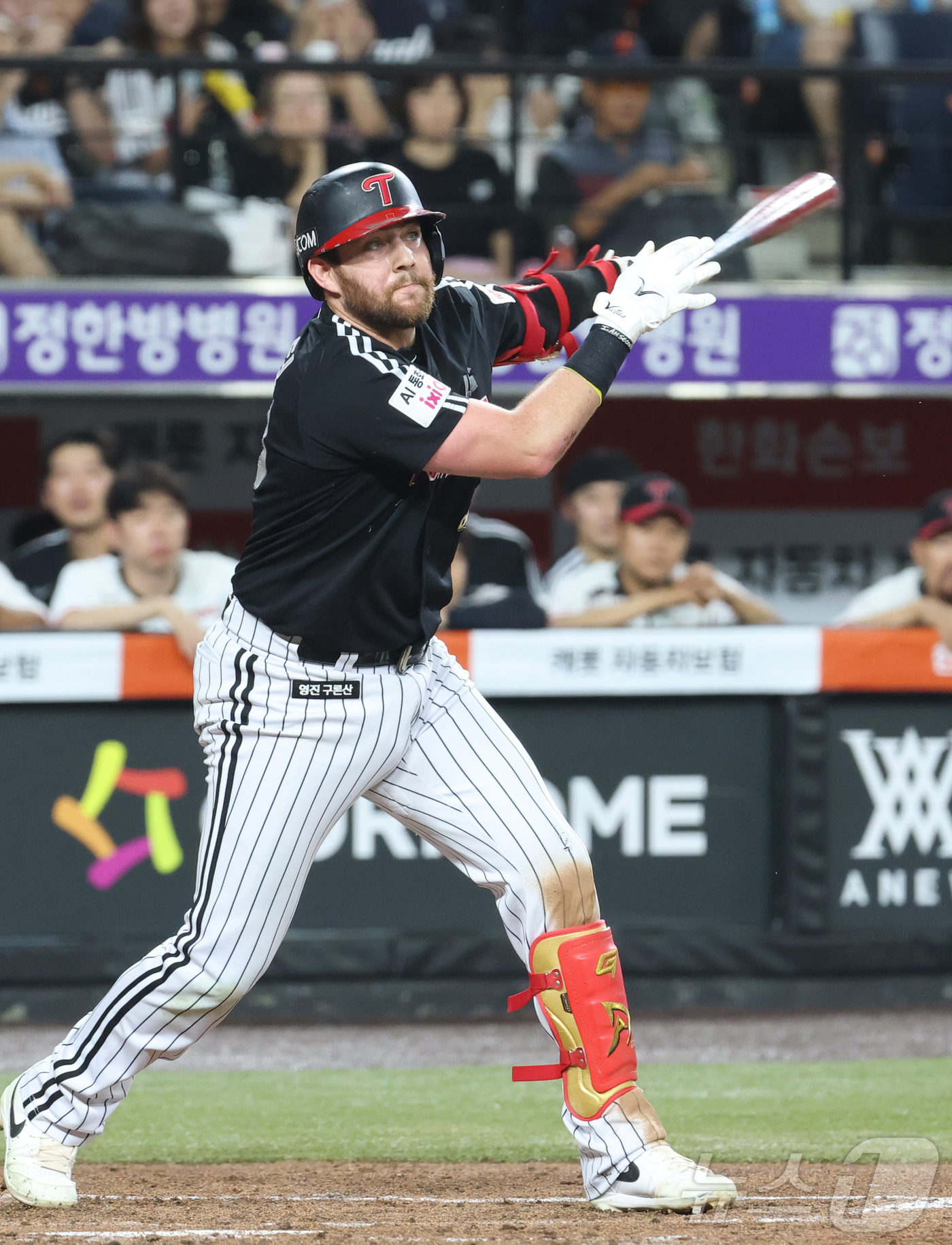 (대전=뉴스1) 김기남 기자 = 21일 대전 한화생명볼파크에서 열린 2026 신한 SOL KBO리그 LG 트윈스와 한화 이글스의 경기에서 LG 오스틴이 타격하고 있다. 2026.8 …