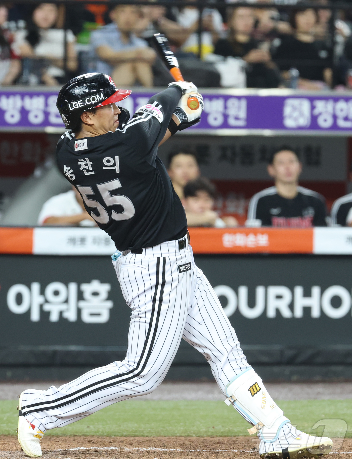 (대전=뉴스1) 김기남 기자 = 21일 대전 한화생명볼파크에서 열린 2026 신한 SOL KBO리그 LG 트윈스와 한화 이글스의 경기에서 LG 송찬의가 1회초 무사 만루에서 2타점 …