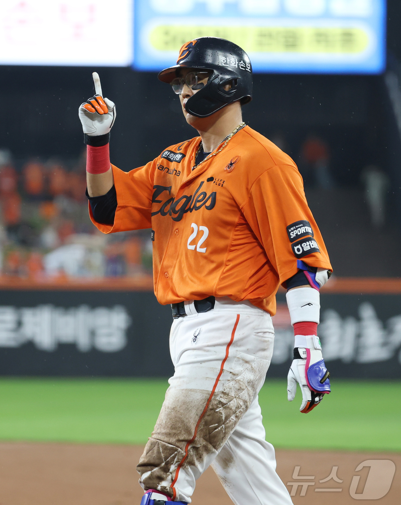 (대전=뉴스1) 김기남 기자 = 21일 대전 한화생명볼파크에서 열린 2026 신한 SOL KBO리그 LG 트윈스와 한화 이글스의 경기에서 5회말 1사 만루에서 한화 채은성이 1타점 …
