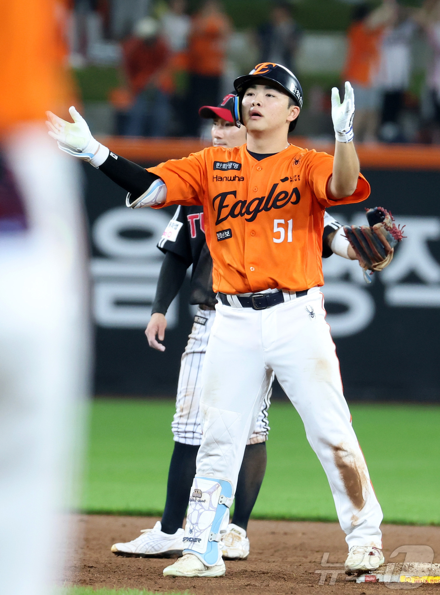 (대전=뉴스1) 김기남 기자 = 21일 대전 한화생명볼파크에서 열린 2026 신한 SOL KBO리그 LG 트윈스와 한화 이글스의 경기에서 8회말 한화 문현빈이 2타점 2루타를 치며 …