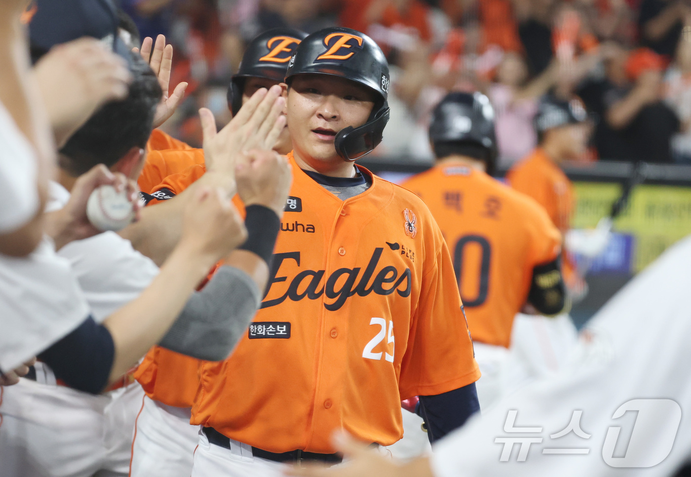 (대전=뉴스1) 김기남 기자 = 21일 대전 한화생명볼파크에서 열린 2026 신한 SOL KBO리그 LG 트윈스와 한화 이글스의 경기에서 8회말 한화 김태연이 2사 ,1,3루에서 …