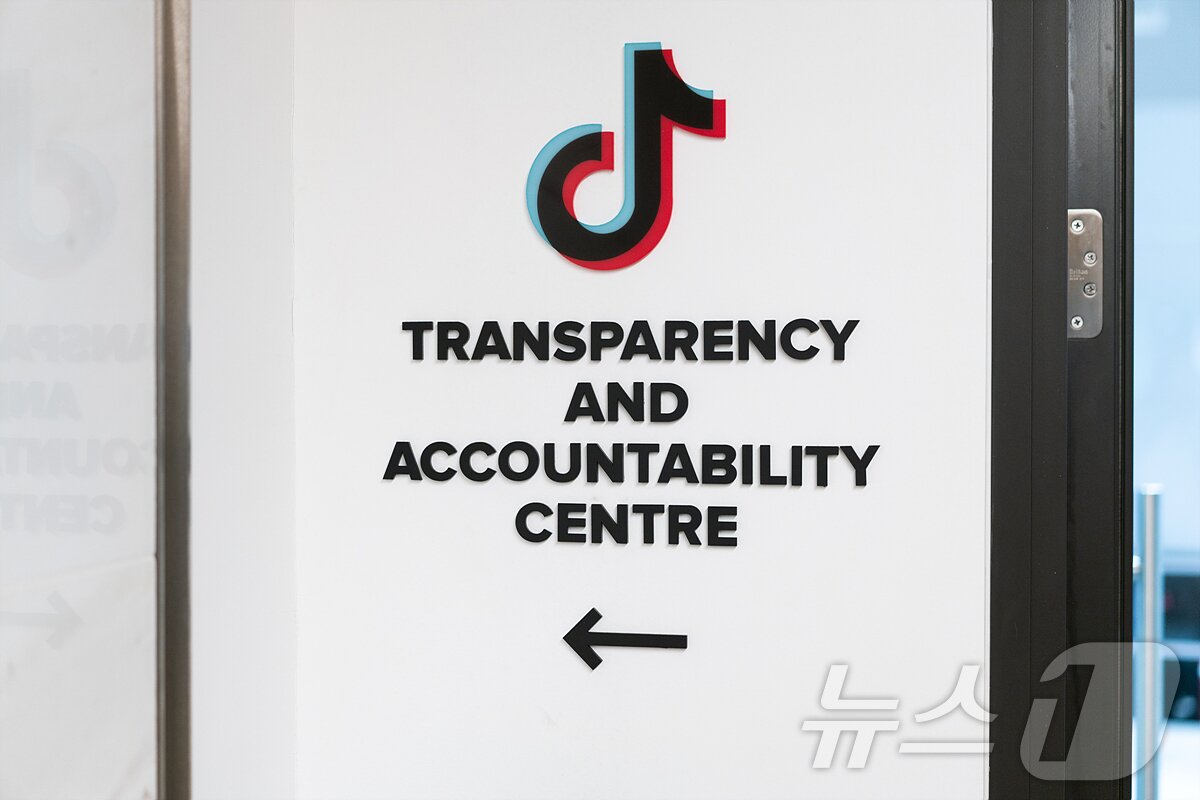 본문 이미지 - 11일 싱가포르 틱톡 본사에 있는 '투명성 및 책임 센터'(TAC·Transparency and Accountability Center) 모습. ⓒ 뉴스1 이기범 기자