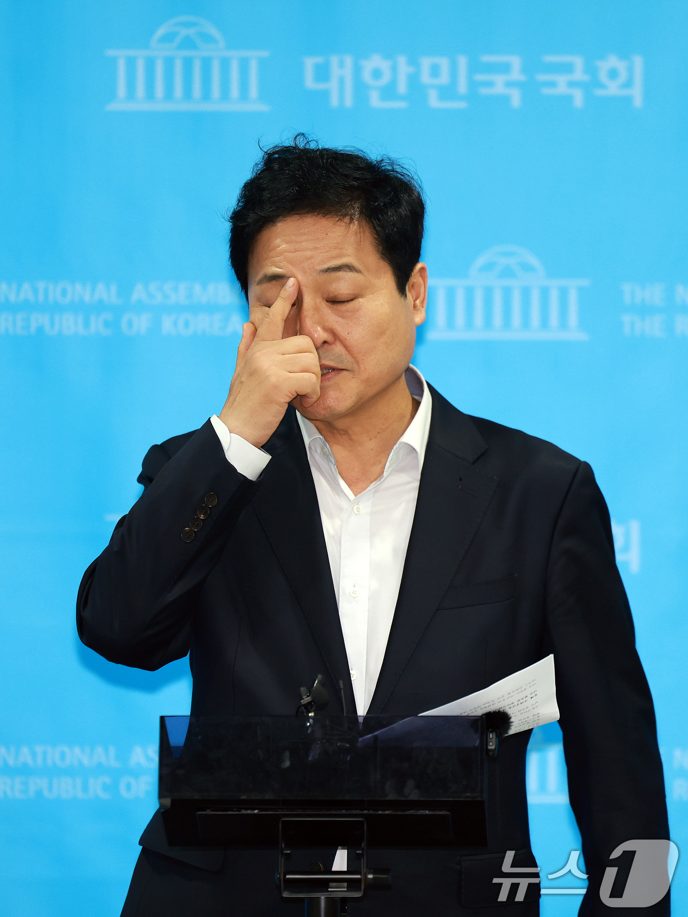 (서울=뉴스1) 이호윤 기자 = 김영배 더불어민주당 서울시당위원장이 22일 서울 여의도 국회 소통관에서 오세훈 서울시장과의 주택 공급 관련 오찬 회동 브리핑을 하고 있다. 2026 …