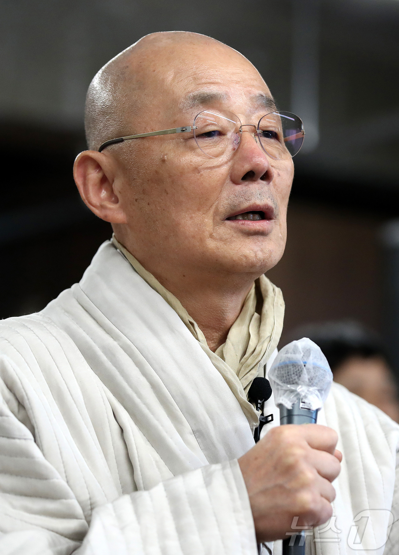 (서울=뉴스1) = 대한불교조계종 종단 개혁을 주도했던 전 봉은사 주지 명진스님이 22일 오전 제주에서 입적했다. 세수 76세, 법랍 52년.대한불교조계종과 경찰, 소방당국 등에 …