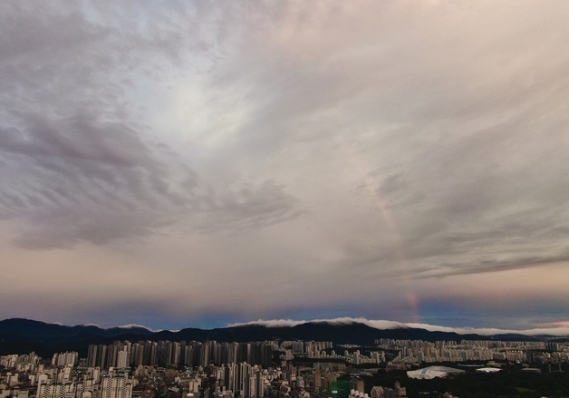 무지개 뜬 서울 하늘