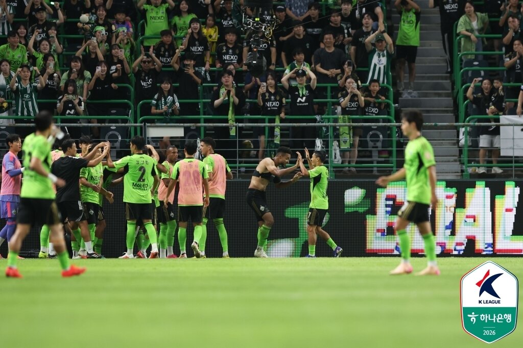 본문 이미지 -  전북 현대의 모따가 결승골을 넣었다.(한국프로축구연맹 제공)
