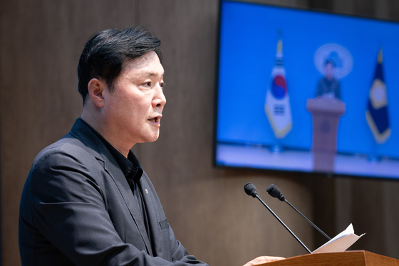 북극항로 첫 시범운항 관련 브리핑하는 조계원 與대변인