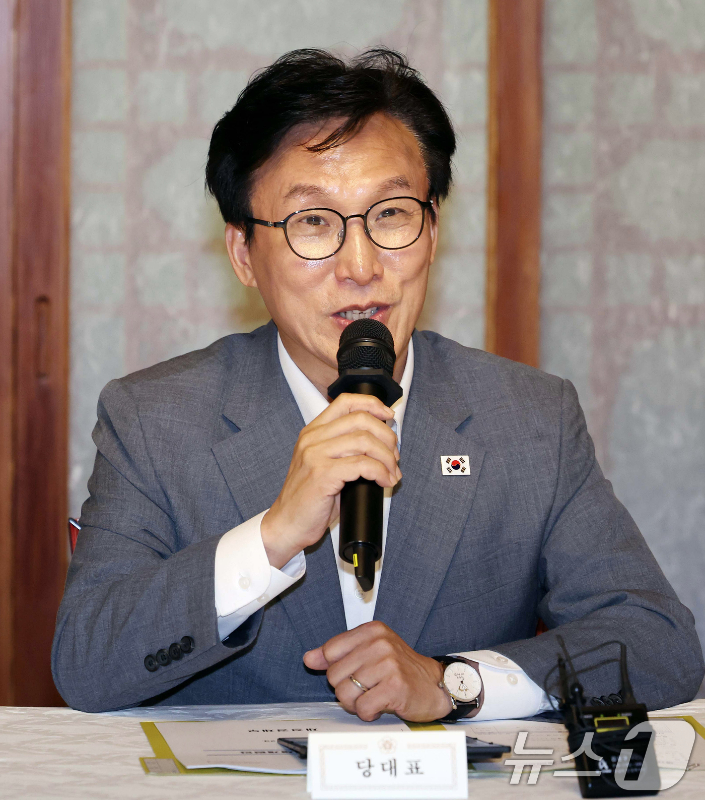 (서울=뉴스1) 오대일 기자 = 김민석 더불어민주당 대표가 23일 서울 종로구 삼청동 총리공관에서 열린 제10차 고위당정협의회에서 모두발언을 하고 있다. (공동취재) 2026.8. …