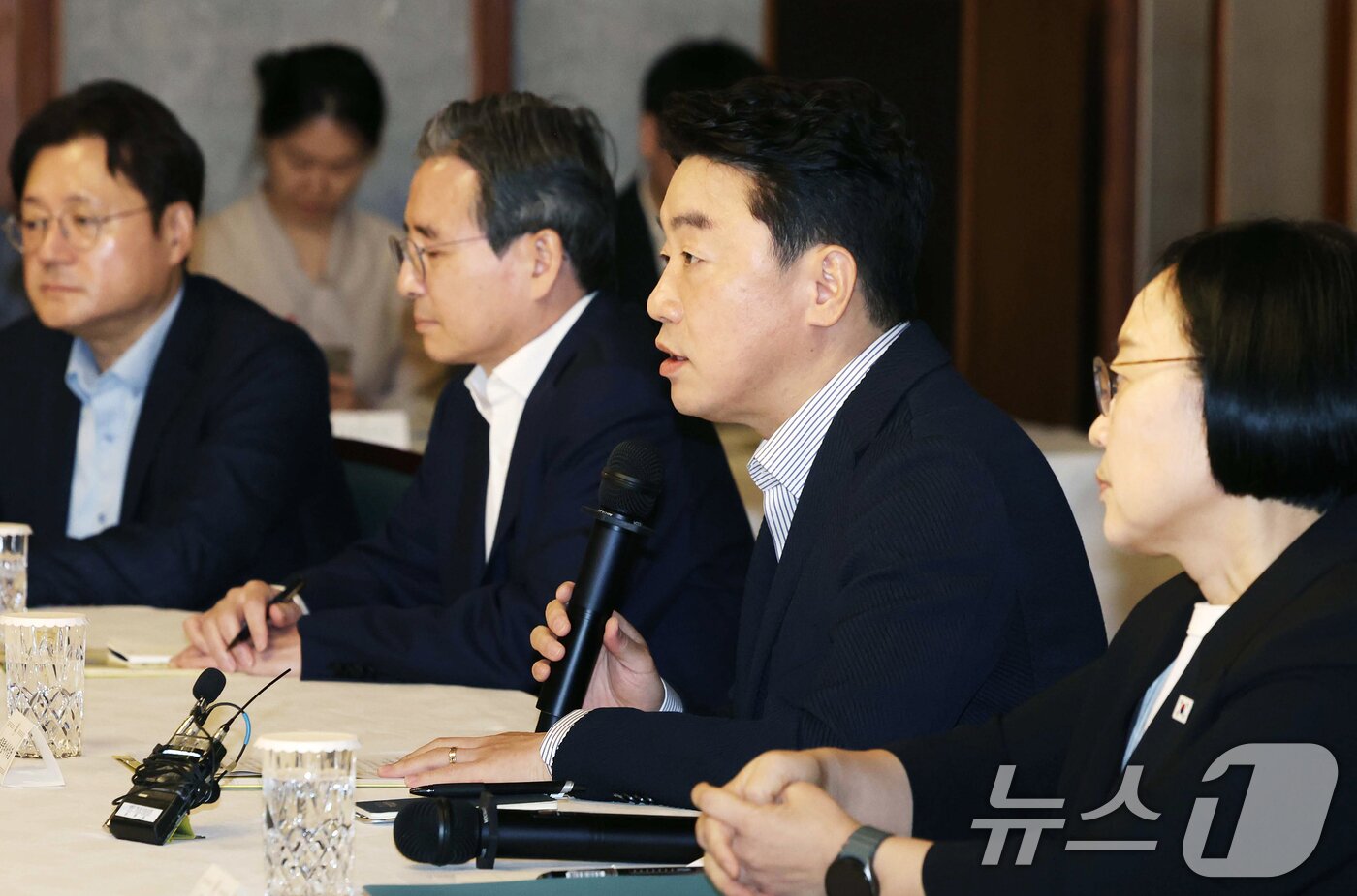 본문 이미지 - 강훈식 대통령비서실장이 23일 서울 종로구 삼청동 총리공관에서 열린 제10차 고위당정협의회에서 모두발언을 하고 있다. (공동취재) 2026.8.23 ⓒ 뉴스1 오대일 기자
