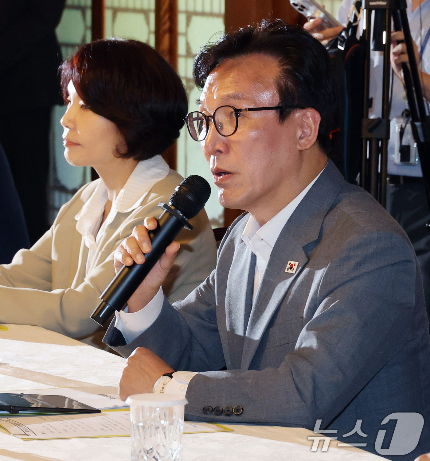 (서울=뉴스1) 오대일 기자 = 김민석 더불어민주당 대표가 23일 서울 종로구 삼청동 총리공관에서 열린 제10차 고위당정협의회에서 모두발언을 하고 있다. (공동취재) 2026.8. …