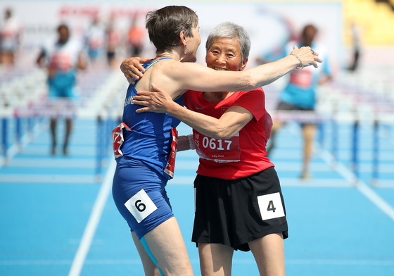75세 나이, 스포츠로 맺은 우정