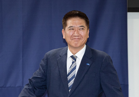 단상 오르는 안광호 조국혁신당 인천시당위원장 후보