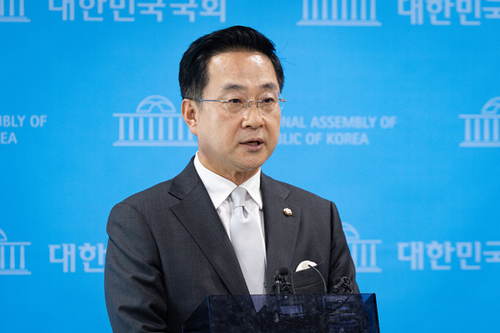 답변하는 박성준 민주당 수석대변인