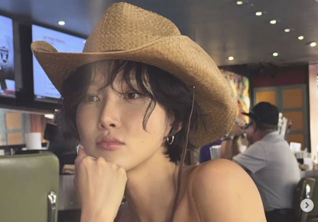 화사, 美서 카우보이 모자 쓰고 섹시미·건강미 가득 텍사스 걸 변신 [N샷]