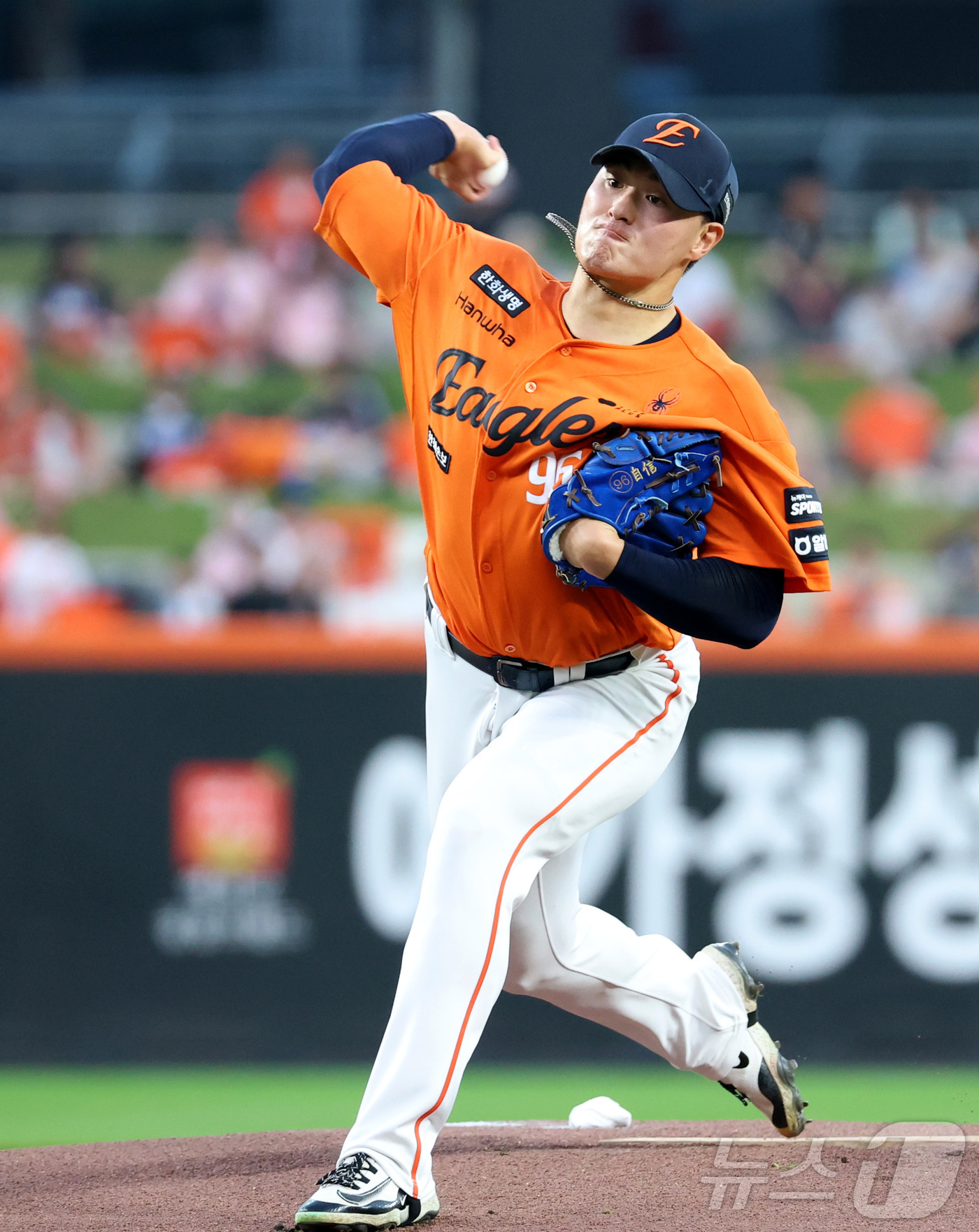(대전=뉴스1) 김기남 기자 = 23일 대전 한화생명볼파크에서 열린 2026 신한 SOL KBO리그 LG 트윈스와 한화 이글스의 경기에서 한화 선발 박준영이 투구하고 있다. 202 …