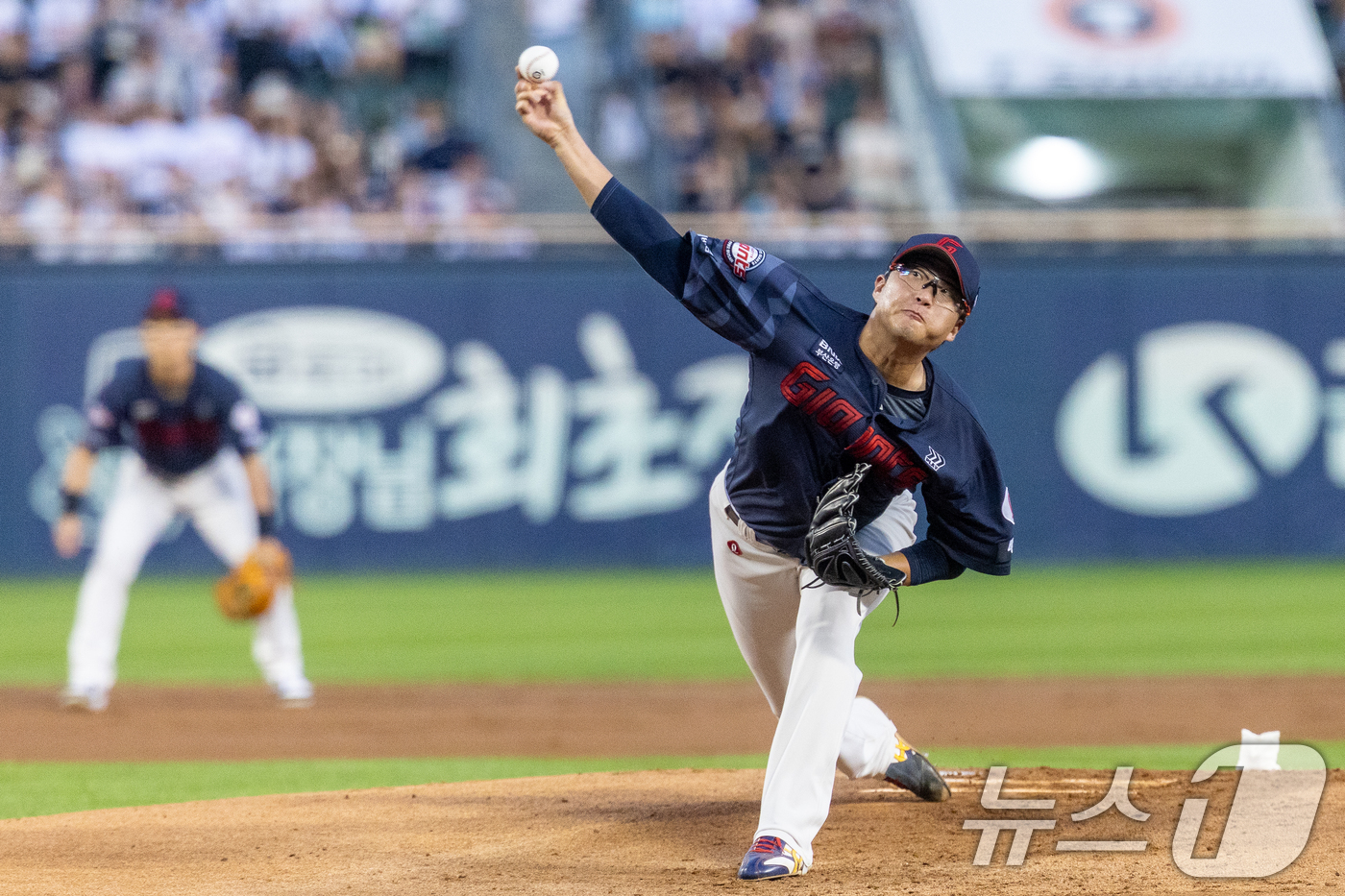 (서울=뉴스1) 안은나 기자 = 23일 오후 서울 송파구 잠실야구장에서 열린 프로야구 '2026 신한은행 SOL KBO리그' 롯데 자이언츠와 두산 베어스의 경기, 롯데 선발 박세웅 …