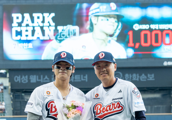 1000안타 축하받는 박찬호