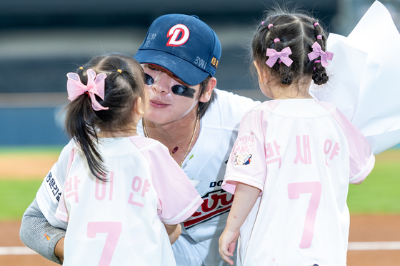 딸들 축하받는 박찬호