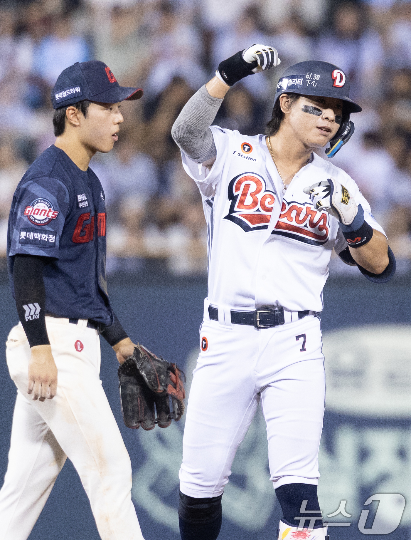 (서울=뉴스1) 안은나 기자 = 23일 오후 서울 송파구 잠실야구장에서 열린 프로야구 '2026 신한은행 SOL KBO리그' 롯데 자이언츠와 두산 베어스의 경기 3회말 무사 2루 …