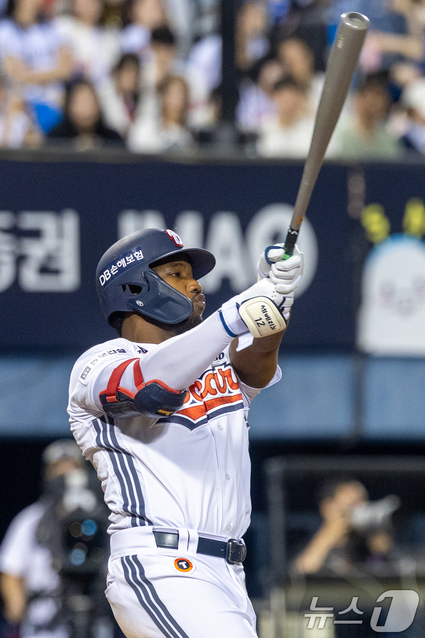 (서울=뉴스1) 안은나 기자 = 23일 오후 서울 송파구 잠실야구장에서 열린 프로야구 '2026 신한은행 SOL KBO리그' 롯데 자이언츠와 두산 베어스의 경기 3회말 1사 2루 …
