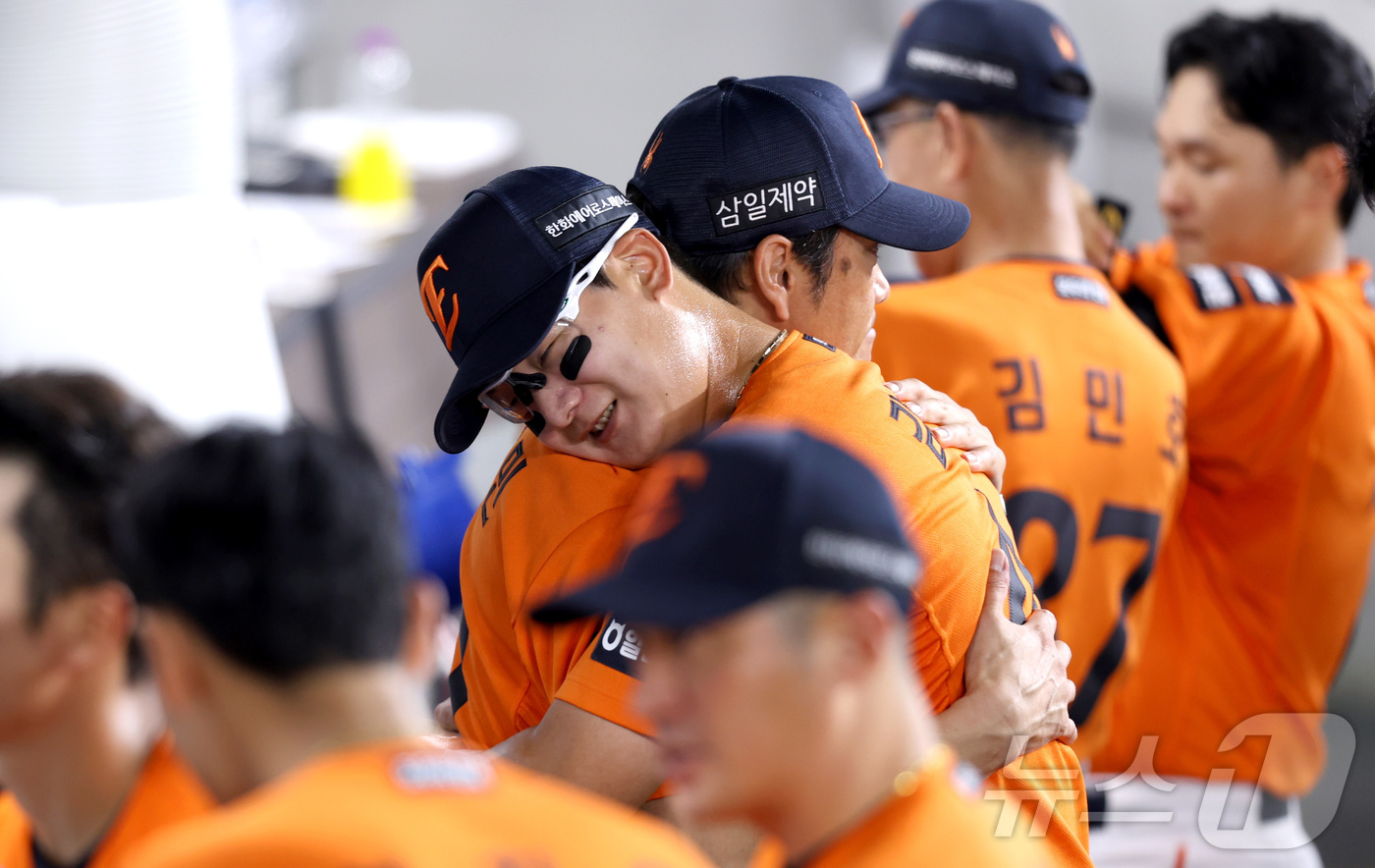 (대전=뉴스1) 김기남 기자 = 23일 대전 한화생명볼파크에서 열린 2026 신한 SOL KBO리그 LG 트윈스와 한화 이글스의 경기에서 한화 김서현이 7회초 투구를 마친 뒤 박승 …