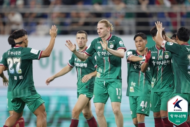 대전, '10명' 뛴 강원 3-0 완파…루빅손 1골 1도움 활약