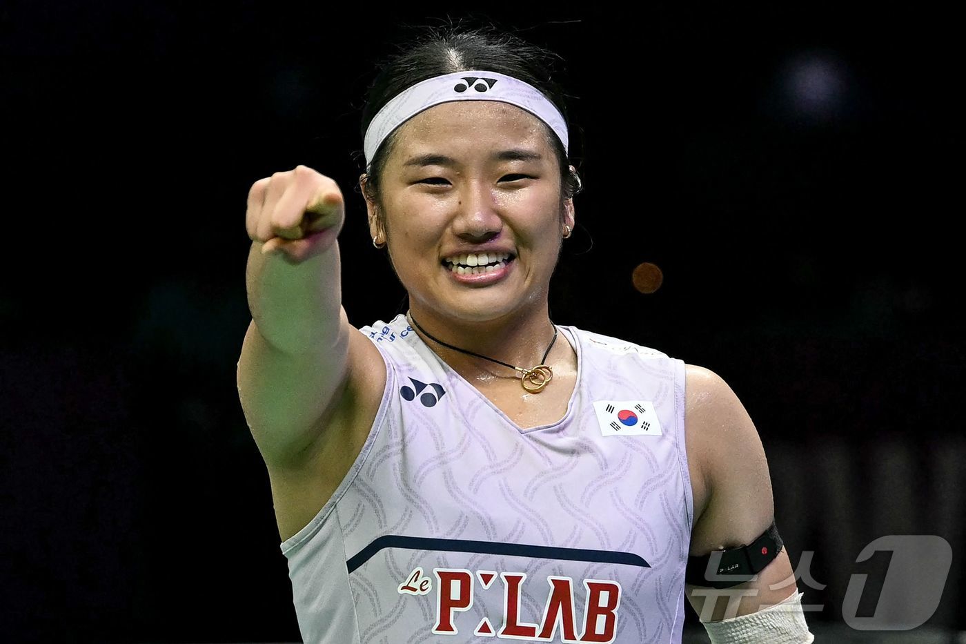 (AFP=뉴스1) = 배드민턴 여자 단식 세계랭킹 1위 안세영이 23일(한국시간) 인도 뉴델리에서 열린 2026 세계배드민턴연맹(BWF) 세계선수권대회 여자 단식 결승전에서 일본 …