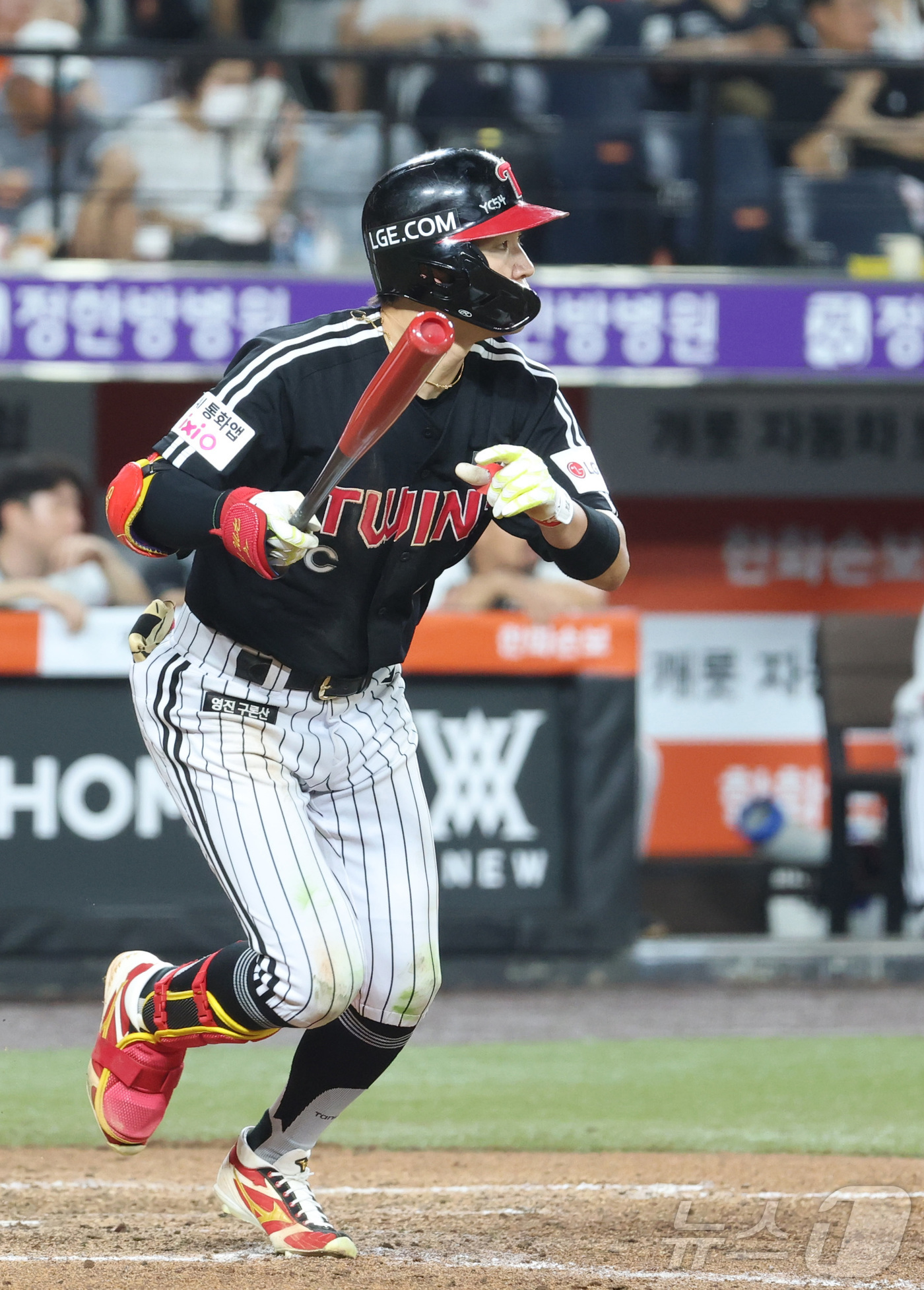 (대전=뉴스1) 김기남 기자 = 23일 대전 한화생명볼파크에서 열린 2026 신한 SOL KBO리그 LG 트윈스와 한화 이글스의 경기에서 8회초 무사 만루에서 박해민이 1타점 안타 …