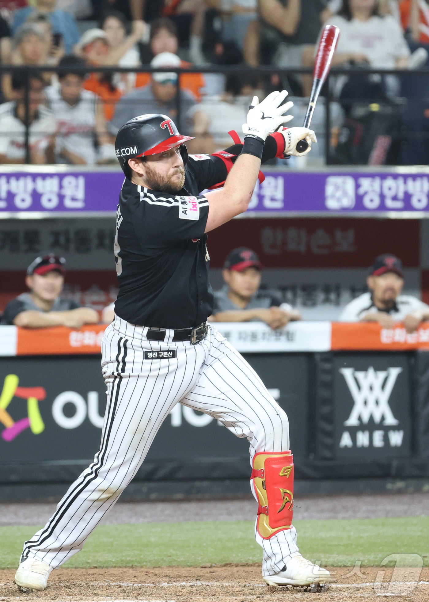 (대전=뉴스1) 김기남 기자 = 23일 대전 한화생명볼파크에서 열린 2026 신한 SOL KBO리그 LG 트윈스와 한화 이글스의 경기에서 8회초 무사 만루에서 오스틴이 1타점 안타 …