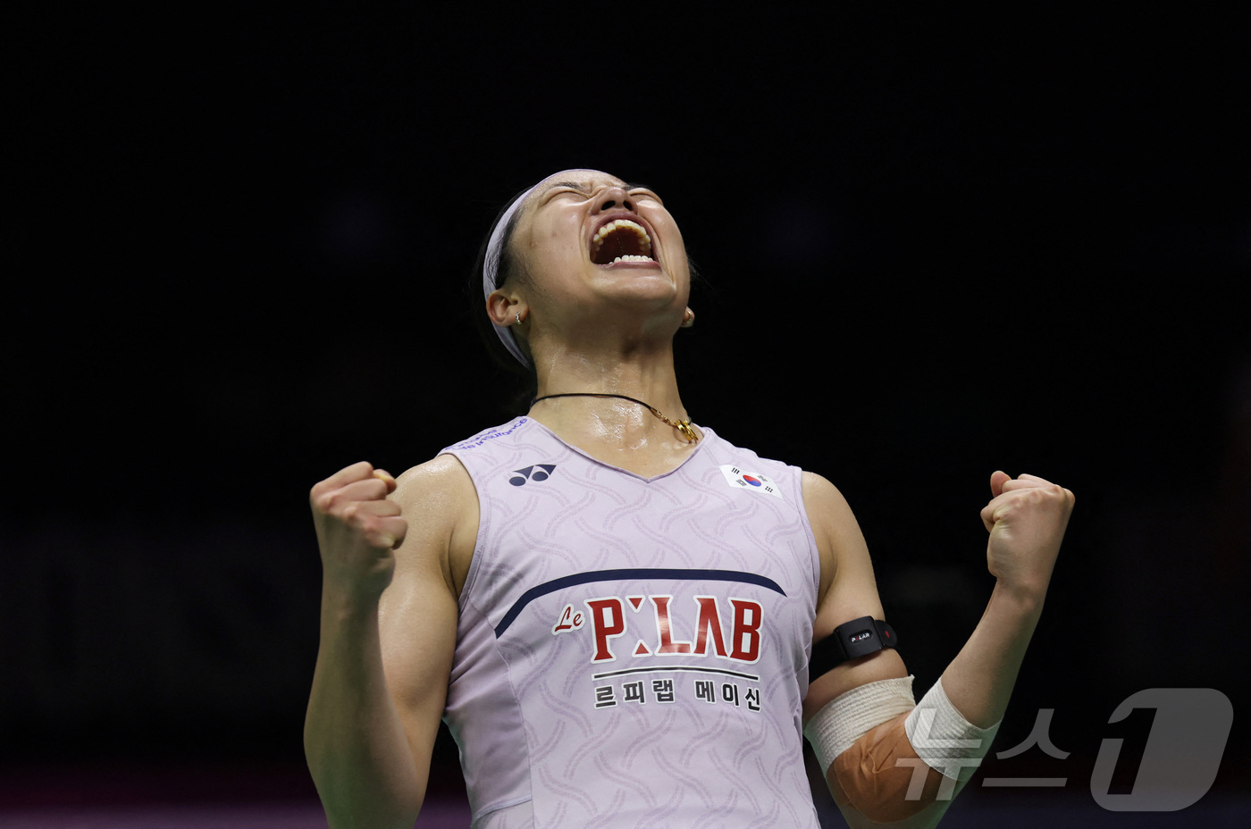 (로이터=뉴스1) = 배드민턴 여자 단식 세계랭킹 1위 안세영이 23일(한국시간) 인도 뉴델리에서 열린 2026 세계배드민턴연맹(BWF) 세계선수권대회 여자 단식 결승전에서 일본 …