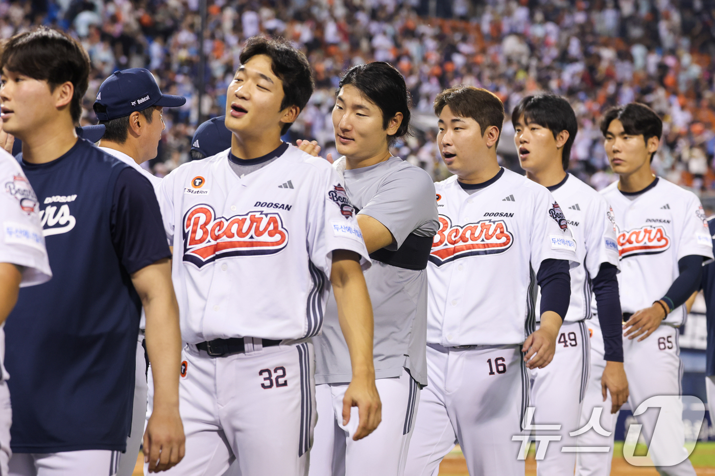 (서울=뉴스1) 안은나 기자 = 23일 오후 서울 송파구 잠실야구장에서 열린 프로야구 '2026 신한은행 SOL KBO리그' 롯데 자이언츠와 두산 베어스의 경기에서 1-3으로 승리 …