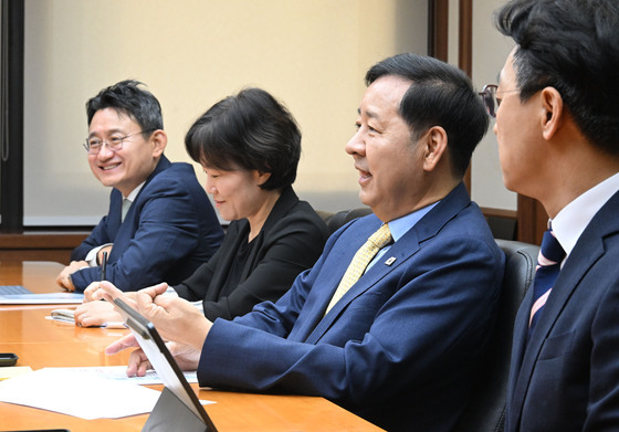 구윤철, AIIB 총재 만나 "한국 기업 개발사업 참여·한국인 채용 확대" 요청