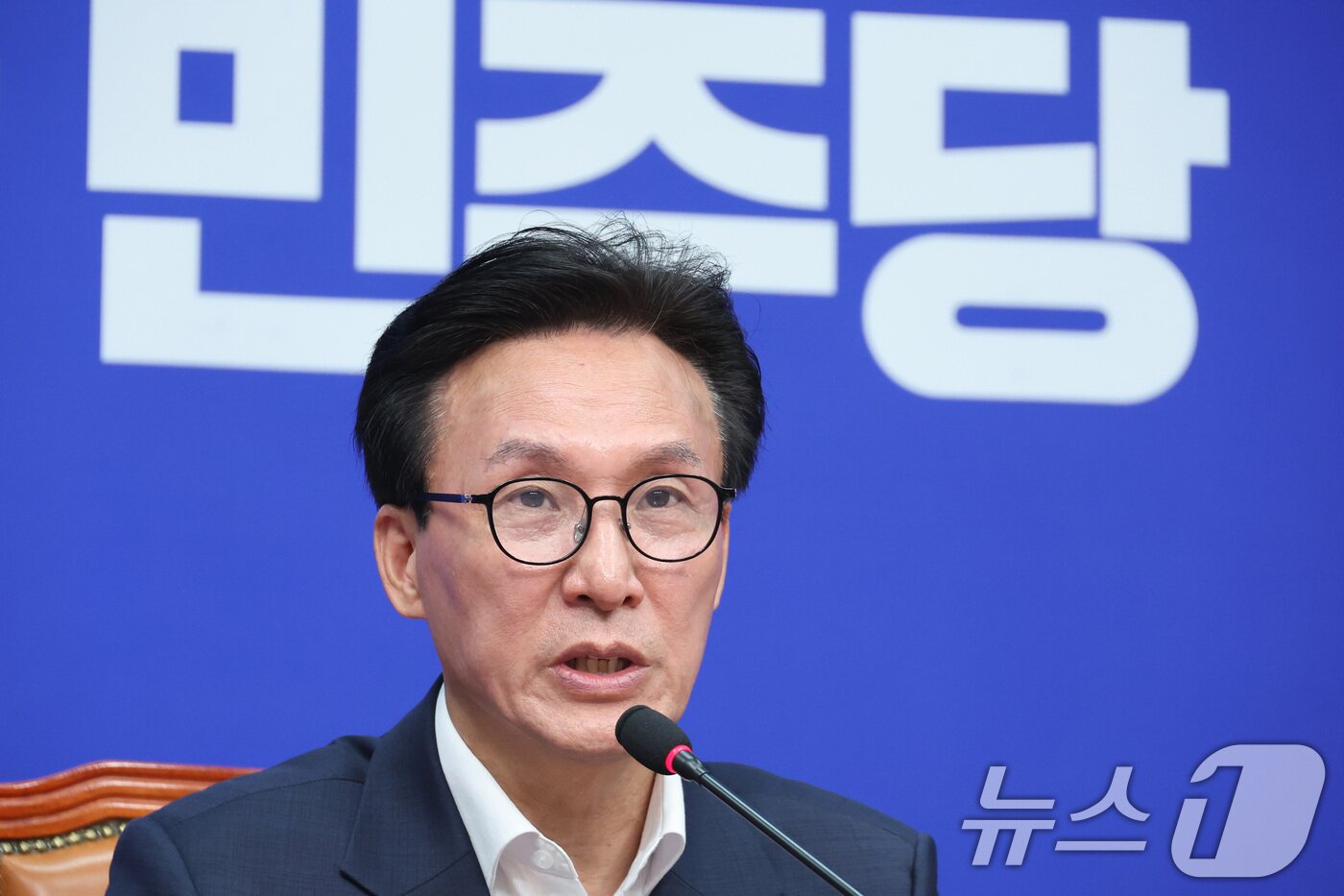 본문 이미지 - 김민석 더불어민주당 대표가 24일 서울 여의도 국회에서 열린 최고위원회의에서 발언하고 있다. 2026.8.24 ⓒ 뉴스1 신웅수 기자