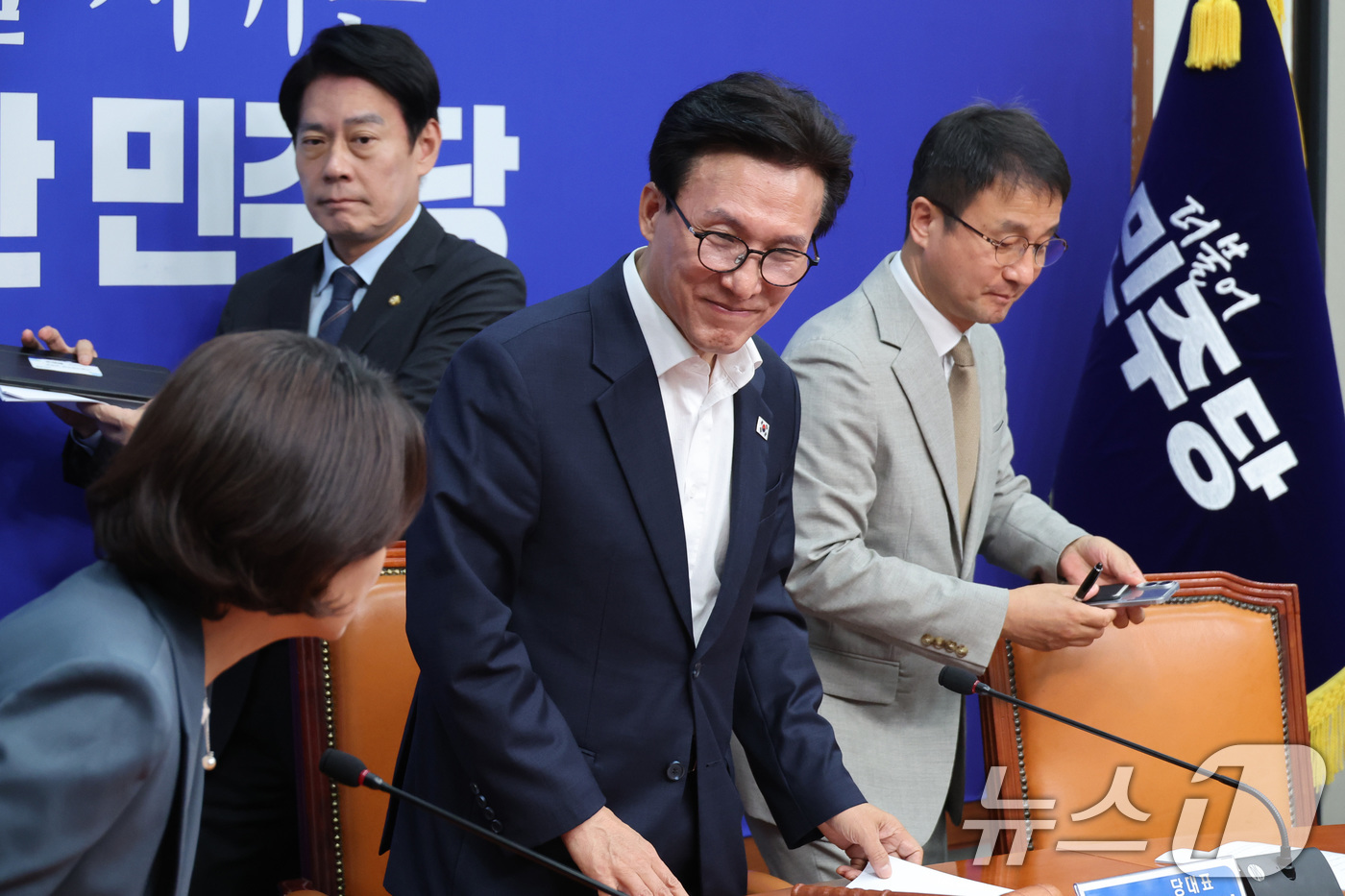 (서울=뉴스1) 신웅수 기자 = 김민석 더불어민주당 대표가 24일 서울 여의도 국회에서 열린 최고위원회의에 참석하고 있다. 2026.8.24/뉴스1